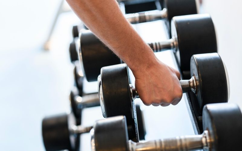 Hoe oud moet je zijn voor Basic-Fit?